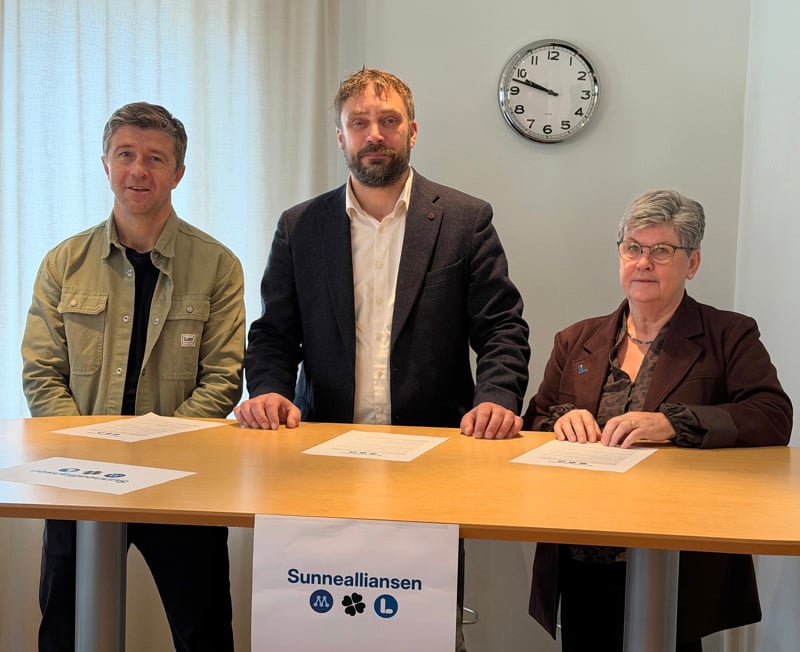 Sunnealliansen med M, C och L ska styra kommunen under mandatperioden 2027-2030, från vänster Fredrik Stodne (C), Henrik Frykberger (M) och Marianne Åhman (L).