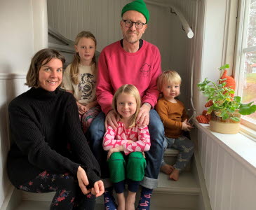 Helena, 34, av Jonas Kernell, 48, och barnen Majken, 8, Märta, 6 och Hillevi, 2.
