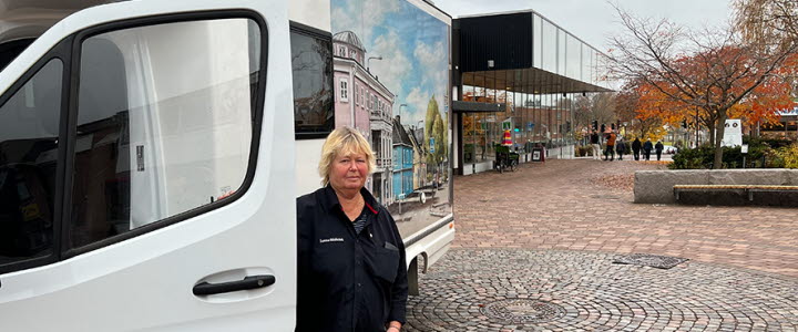 Maria Syvertsson, bibliotekarie i Sunne kommun, vill gärna ha in synpunkter på vad den nya bokbilen ska innehålla