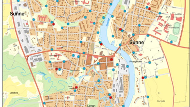 Karta över stationer för hundbajspåsar och latriner i Sunne centrum.