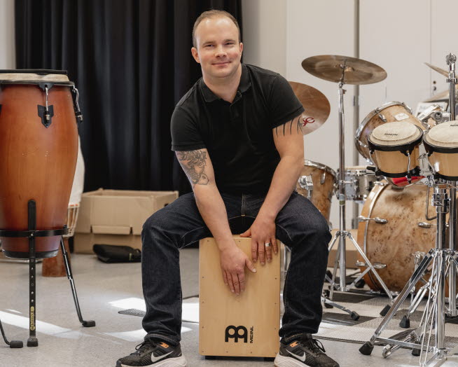 Bild på Magnus Rommel, lärare i trummor och percussion på kulturskolan