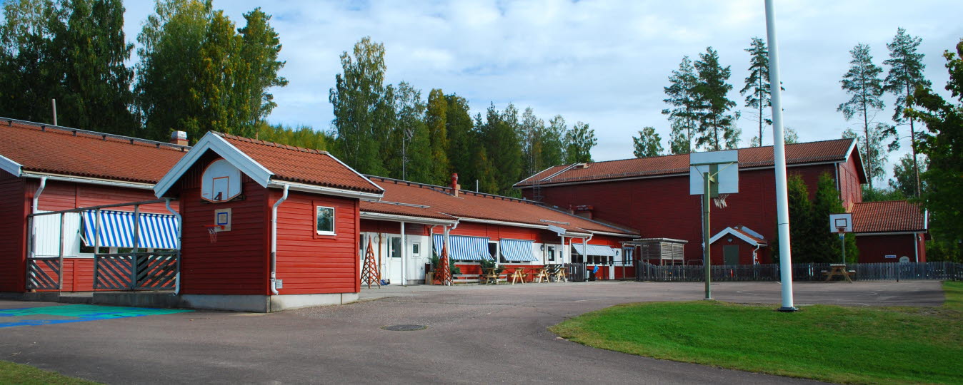 Klättenskolan i Stöpafors avvecklas hösten 2024. Förskolan blir kvar som idag. Fritids omvandlas till pedagogisk omsorg.