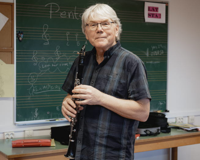 Bild på Johnny Hedlund, lärare i blåsinstrument och musikproduktion på kulturskolan