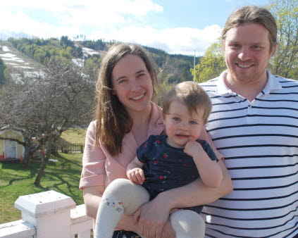 Karl Strandberg, 38 och Sylvie Vandermeuter, 35, tycker att Sunne är paradiset.
