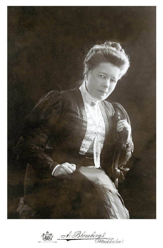 Porträttbild av Selma Lagerlöf.