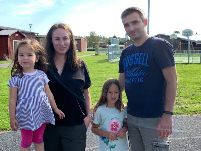 Nikola och Marija Trnavac med deras två barn.